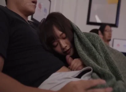 Em họ tinh nghịch đưa tôi vào những phút giây nồng cháy