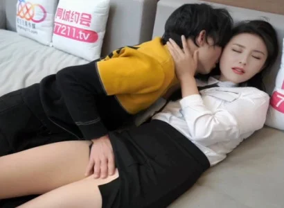 Cô thư ký lén chiều sếp để đổi lấy tiền